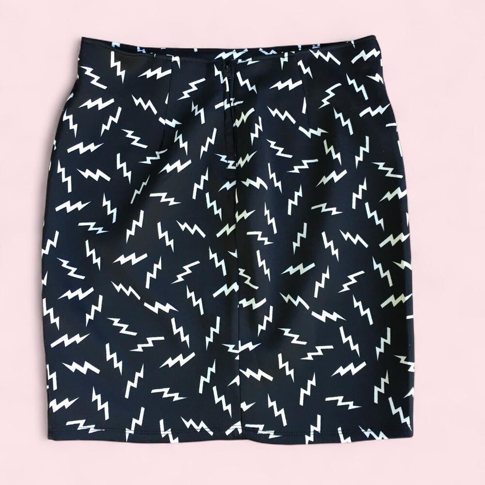 Forever-21 Women's Black and White Skirt